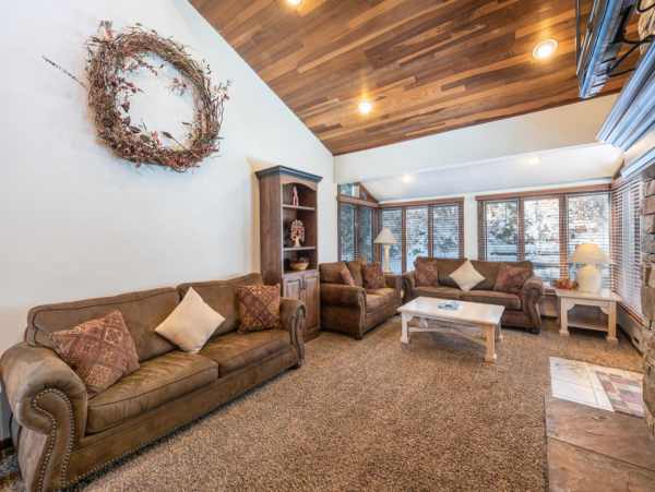 Walk to lift Vacation Condo Three Bedroom in Park City